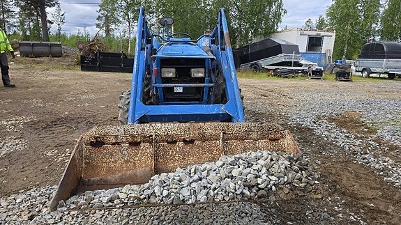 Iseki TL 3200 4x4 2 of 7