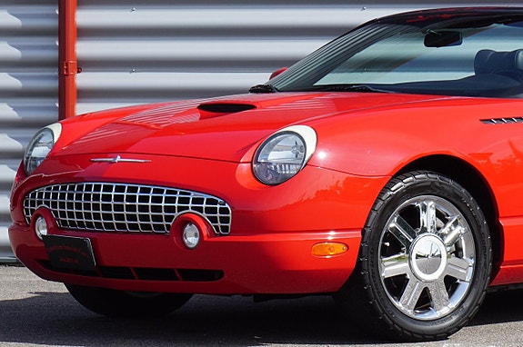 Ford Thunderbird 9 of 24
