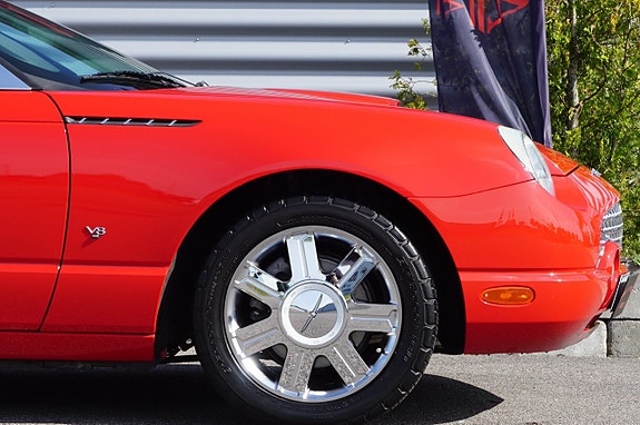 Ford Thunderbird 12 of 24