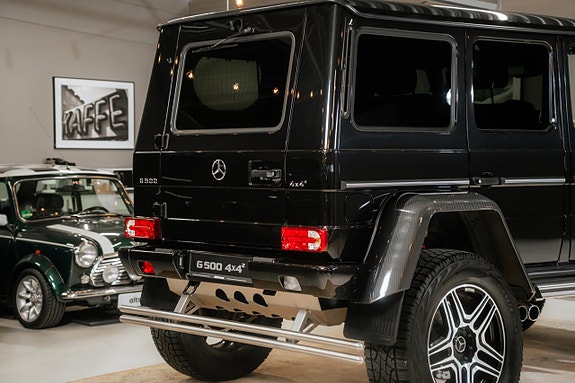 Mercedes-Benz G500 10 of 23