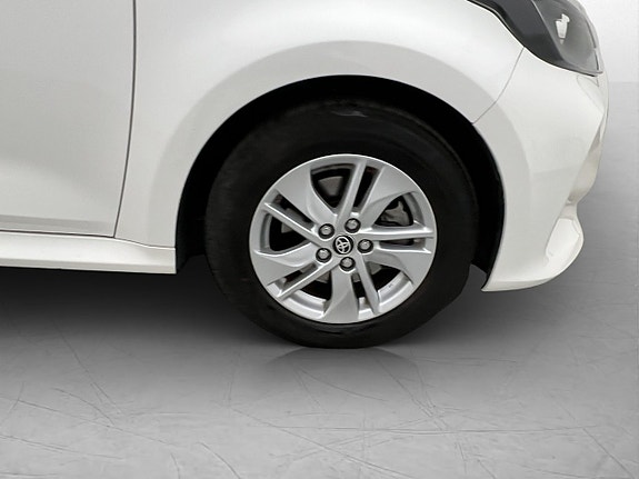 Toyota Yaris 30 of 30