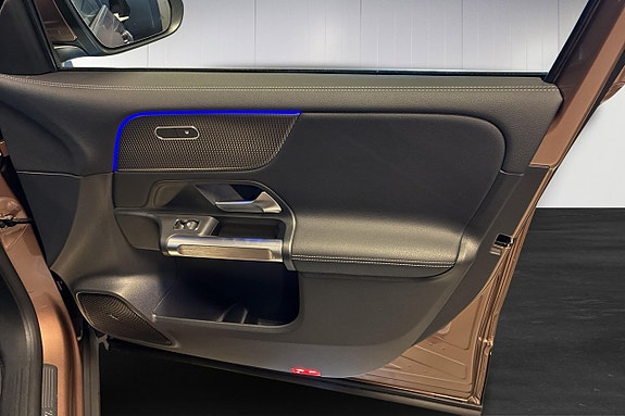 Mercedes-Benz EQB350 15 of 20