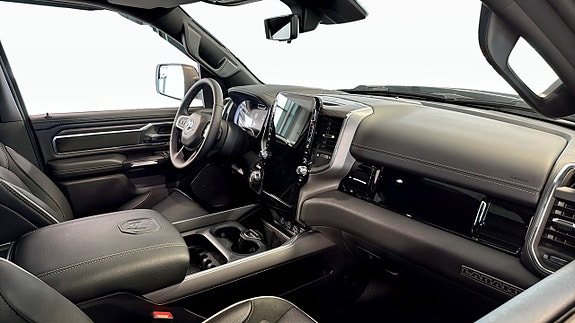 Dodge RAM 1500 3 of 9
