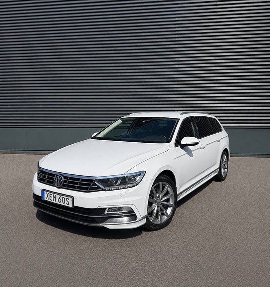 Volkswagen Passat 2 of 14