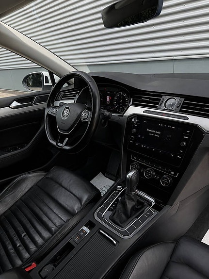 Volkswagen Passat 12 of 14