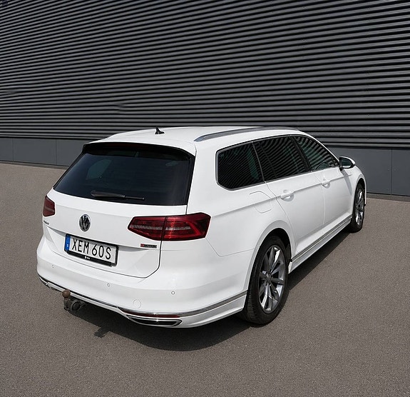 Volkswagen Passat 4 of 14