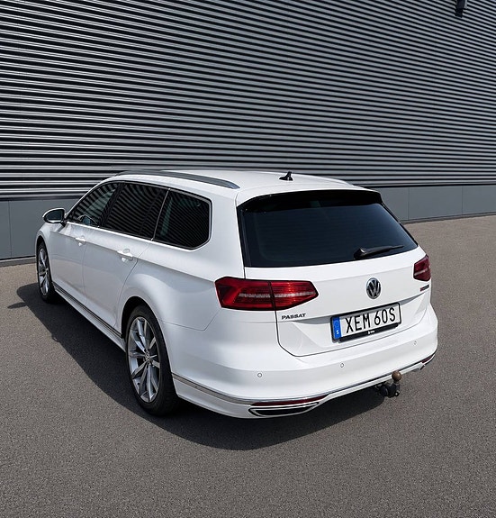 Volkswagen Passat 3 of 14