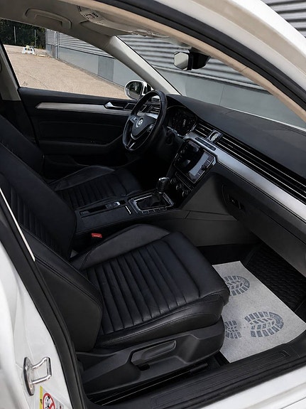 Volkswagen Passat 11 of 14