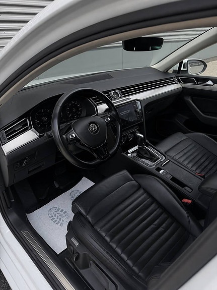 Volkswagen Passat 6 of 14