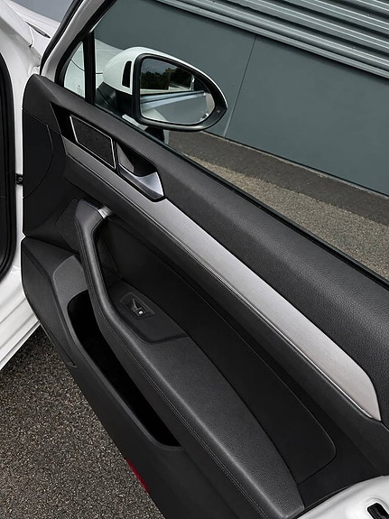 Volkswagen Passat 13 of 14