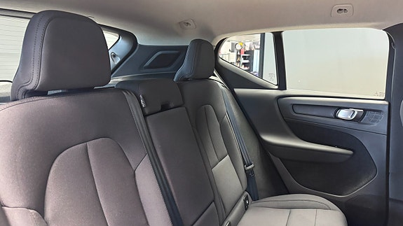 Volvo XC40 9 of 20