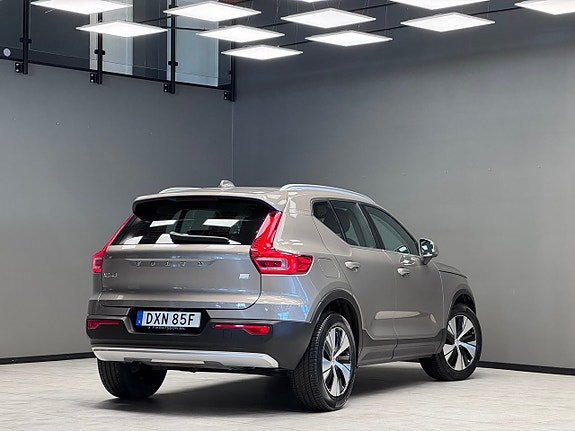 Volvo XC40 2 of 20