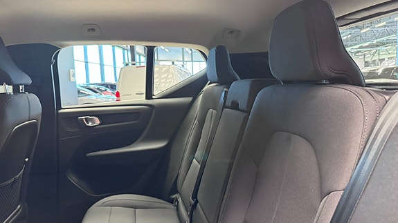 Volvo XC40 10 of 20
