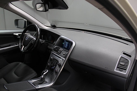 Volvo XC60 11 of 13