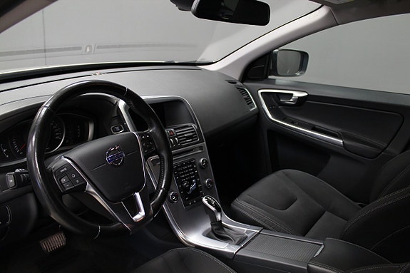 Volvo XC60 8 of 13