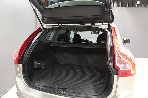 Volvo XC60 13 of 13