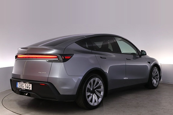 Tesla Model Y 5 of 27