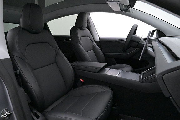 Tesla Model Y 10 of 27