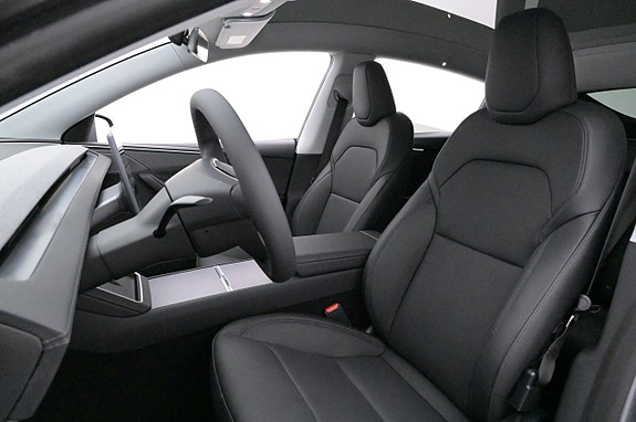 Tesla Model Y 8 of 27