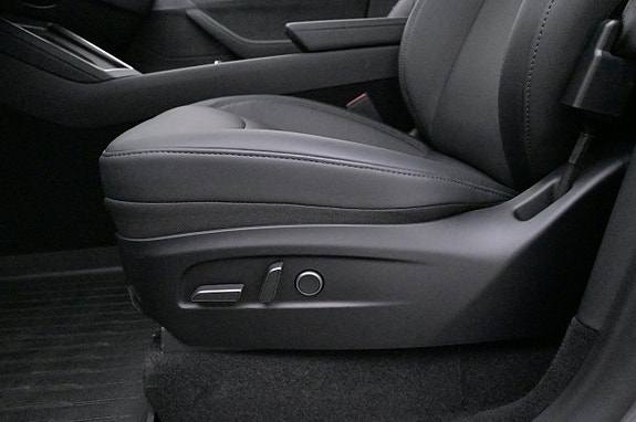 Tesla Model Y 9 of 27