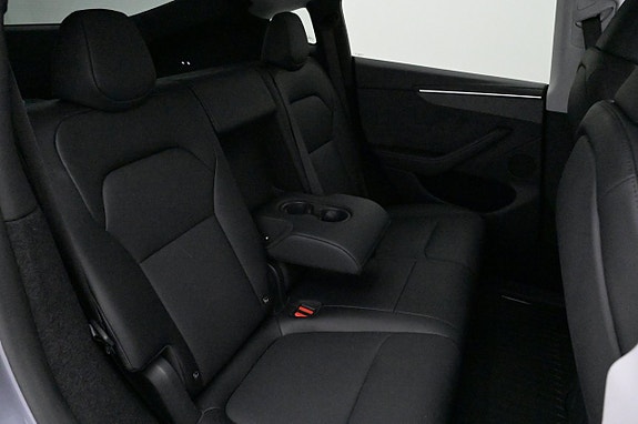 Tesla Model Y 22 of 27