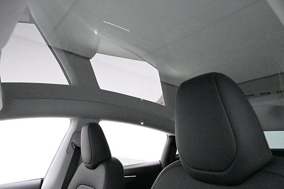 Tesla Model Y 21 of 27