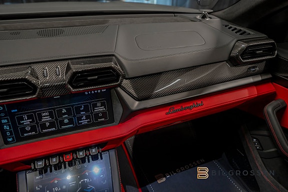 Lamborghini Urus 25 of 26