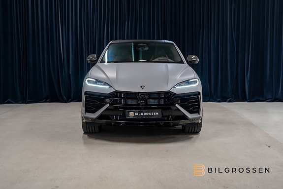 Lamborghini Urus 8 of 26