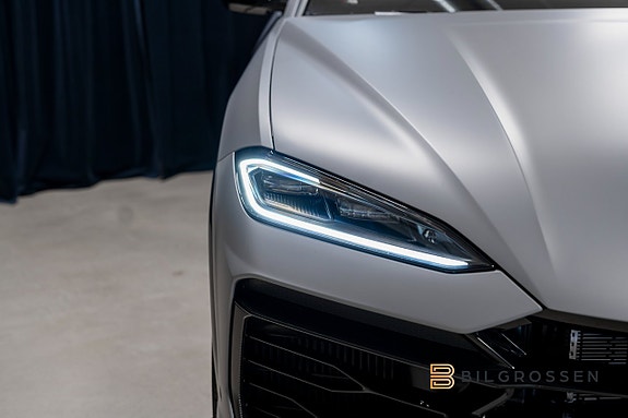 Lamborghini Urus 10 of 26