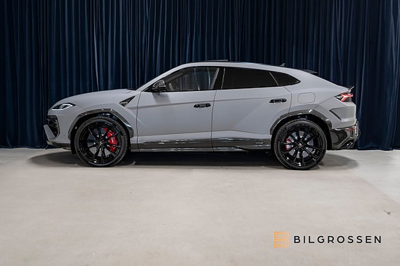 Lamborghini Urus 2 of 26