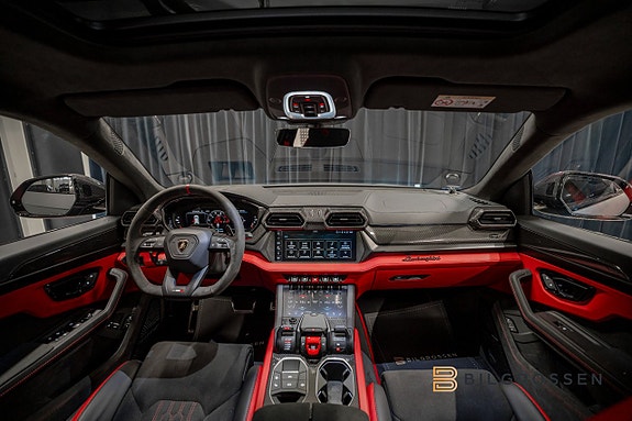 Lamborghini Urus 15 of 26