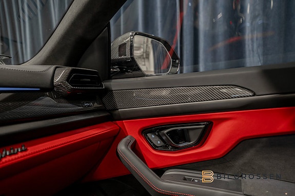 Lamborghini Urus 24 of 26
