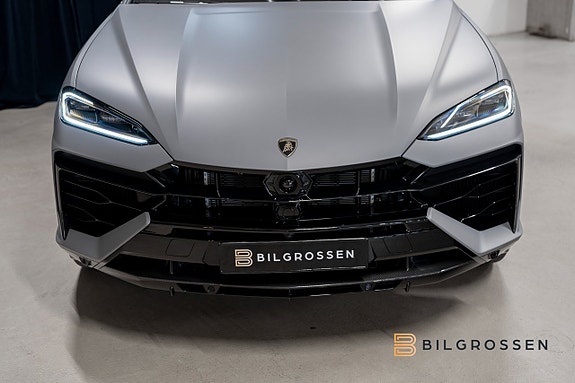 Lamborghini Urus 9 of 26