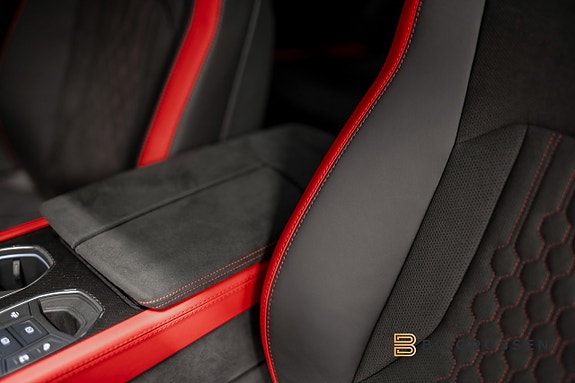 Lamborghini Urus 23 of 26