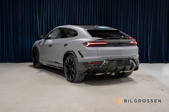 Lamborghini Urus 3 of 26