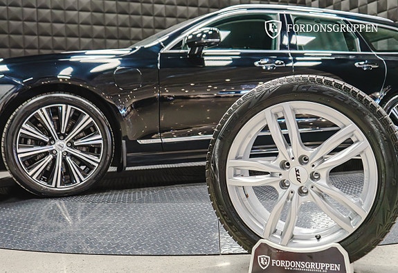 Volvo V90 2 of 27