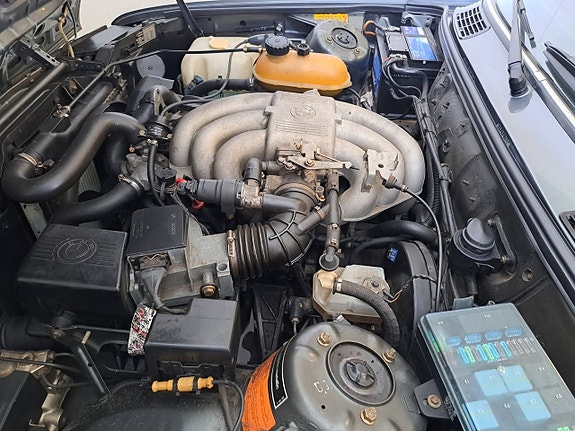 BMW 325i 11 of 13
