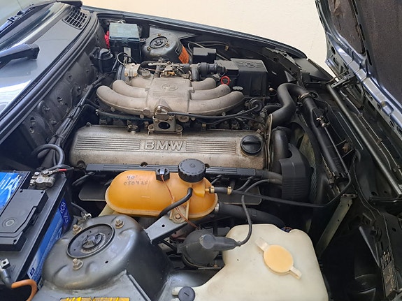 BMW 325i 12 of 13