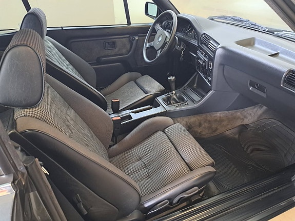 BMW 325i 9 of 13