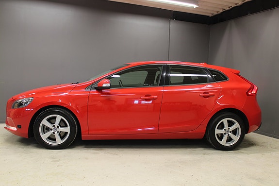 Volvo V40 3 of 13