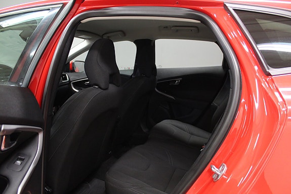Volvo V40 10 of 13