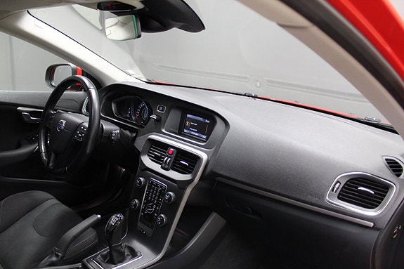Volvo V40 12 of 13