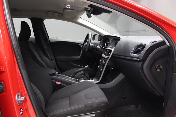 Volvo V40 11 of 13