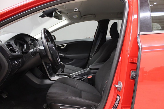 Volvo V40 8 of 13