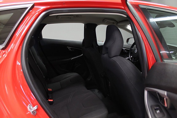 Volvo V40 13 of 13