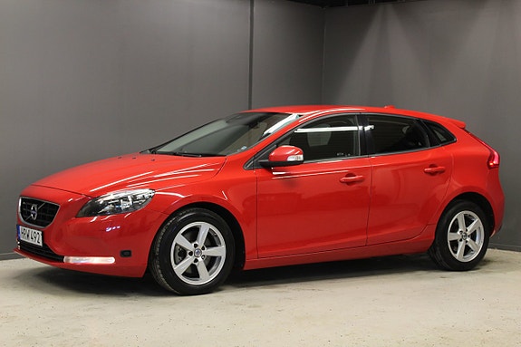 Volvo V40 2 of 13