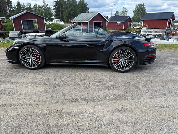Porsche 911 Turbo 2 of 9