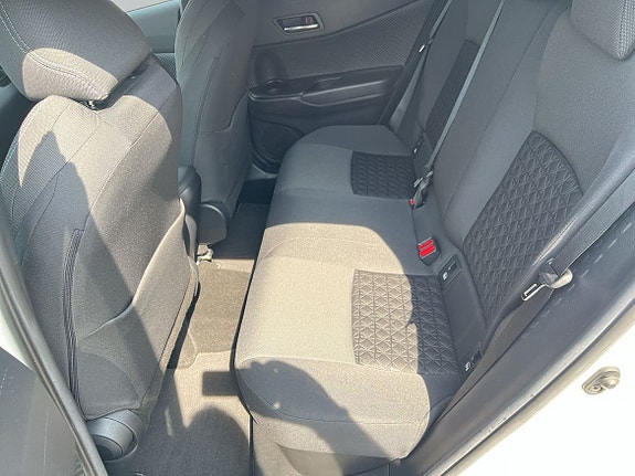 Toyota C-HR 7 of 10