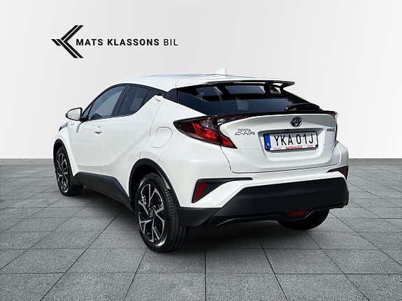 Toyota C-HR 2 of 10