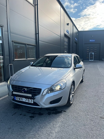 Volvo V60 2 of 6